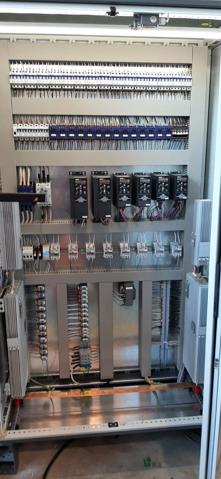 Шкаф управления с установленным программным обеспечением ШАУ