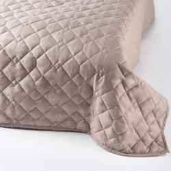 Adult Quilted Bedspreads with Synthetic Filling "Swans Down