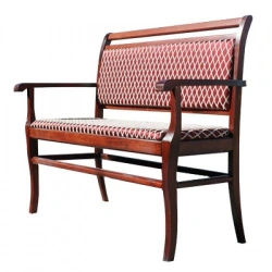 Деревянная скамья